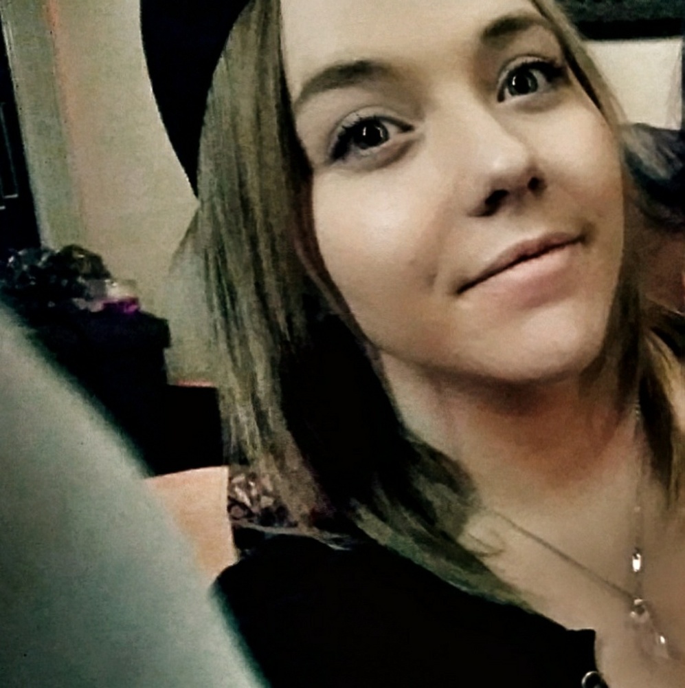 Meet your Posher, Alexis